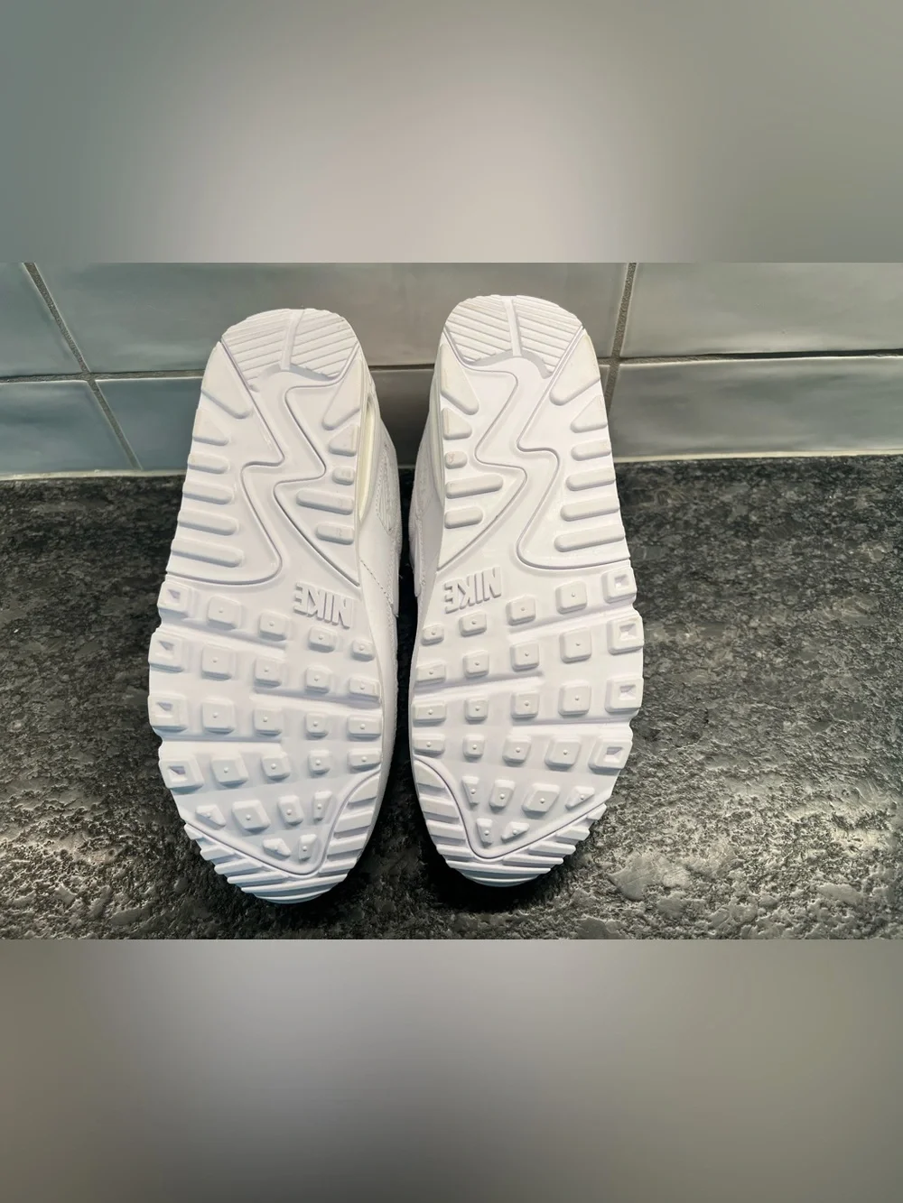 Men's White Nike Athletic Sneakers - Lightweight Daily Trainer